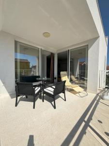 Balkón nebo terasa v ubytování Vila Regina Apartment Regina with Swimming Pool
