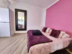 a bedroom with a bed with a purple wall at Sea View 2-beds 'Estrela' Apartment - Praia da Luz in Luz