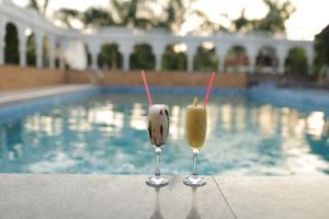 Bazén v ubytování Manas Resort by Rudrakshi nebo v jeho okolí