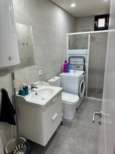 Ένα μπάνιο στο New modern apartment, Scandinavian style, ocean view +14 φωτογραφίες