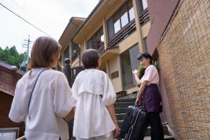 Majutusasutuse Arifuku Onsen Yoshidaya külastajad