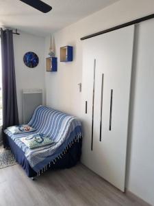 Postel nebo postele na pokoji v ubytování Appartement CHLOE vue mer et Canigou 1ere ligne