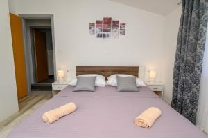 Postel nebo postele na pokoji v ubytování Apartman Dora Metković