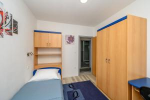 Postel nebo postele na pokoji v ubytování Apartman Dora Metković