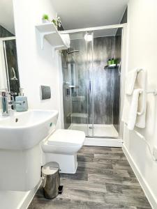 Ένα μπάνιο στο Cathedral Apartment +14 φωτογραφίες