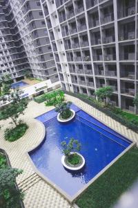 an overhead view of a swimming pool in a building at Staycation near Mall of Asia, Condotel with King Bed in Manila