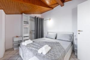 Rúm í herbergi á Gallarate Central Suite