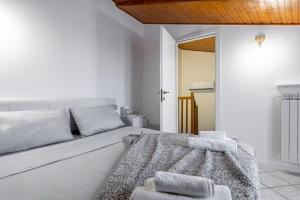 Rúm í herbergi á Gallarate Central Suite