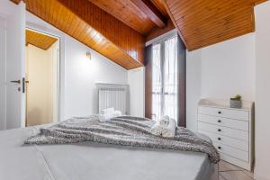 Rúm í herbergi á Gallarate Central Suite