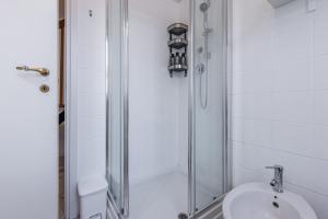Baðherbergi á Gallarate Central Suite