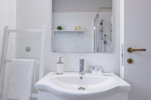 Baðherbergi á Gallarate Central Suite