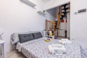 Rúm í herbergi á Gallarate Central Suite