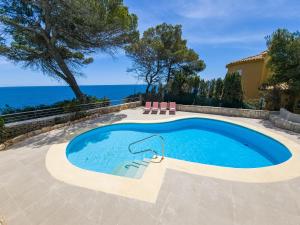 una piscina con vista al mar en AVANOA - Cabo Palos Moraira, en Cap Blanc