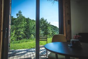 a room with a table and a view of a window at "Rózin Pstrągarnia" domki całoroczne Jura Krakowsko-Częstochowska in Krzeszowice