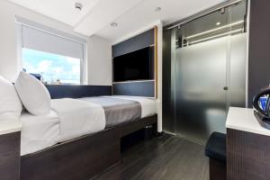 Postel nebo postele na pokoji v ubytování The Z Hotel Strand