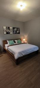 Postel nebo postele na pokoji v ubytování Tanggu ubud homestay