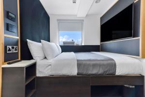 Postel nebo postele na pokoji v ubytování The Z Hotel Strand