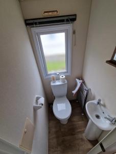 Bagno di Modern 2017 model Delta Sienna static caravan in Clarach Bay