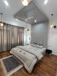 Letto o letti in una camera di Serenity Inn home stay