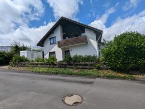 a house on the side of the road at Budget Zimmer im Siebengebirge in Königswinter