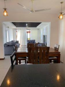 een eetkamer en woonkamer met een tafel en stoelen bij Luxurious Beachfront Villa with Private Pool - Sultan Palace in Kilifi