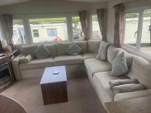 Area soggiorno di Modern 2017 model Delta Sienna static caravan in Clarach Bay