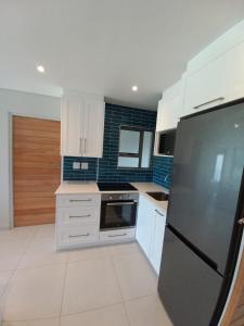Kuchyň nebo kuchyňský kout v ubytování Queens Cove Apt 1 two bedroom + 3 fotografie