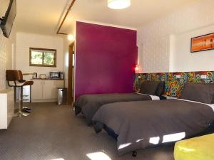Gallery image of Treetops Silvan Valley Lodge - Suite 2 in Silvan +3 photos