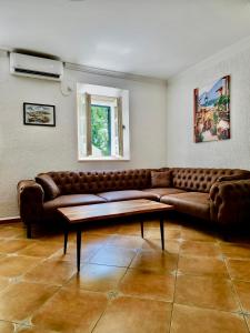 O zonă de relaxare la Lux 2-bedroom apartment in Old town Herceg Novi