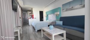 a small room with a bed and a couch at Sunrise Apartamentos in San Bartolomé