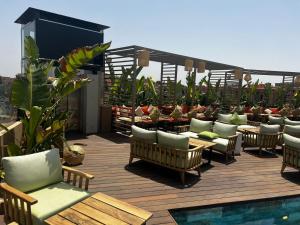 Bazén v ubytování Hotel Le Rocher Marrakech nebo v jeho okolí