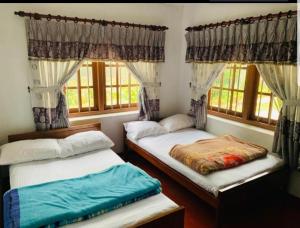 Uma cama ou camas num quarto em Acme Divine View