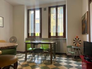 Μια τηλεόραση ή/και κέντρο ψυχαγωγίας στο Interno66