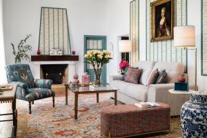 a living room with a couch and a table at Cortijo Torre De La Reina in Torre de la Reina