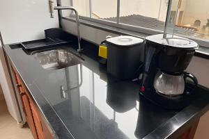 a kitchen counter with a sink and a toilet at Linda Casa C/ Vista pro Mar na Praia Grande em Paraty in Paraty +14 photos