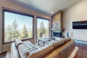 Μια τηλεόραση ή/και κέντρο ψυχαγωγίας στο Lakeview Getaway
