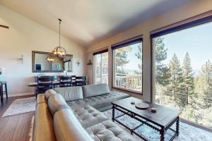 Χώρος καθιστικού στο Lakeview Getaway