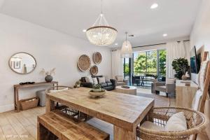 Posezení v ubytování Mariners 210 Great Location with Marina Views