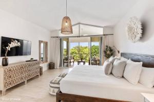 TV a/nebo společenská místnost v ubytování Mariners 210 Great Location with Marina Views