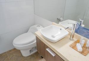Koupelna v ubytování Hotel Apartamentos Regency La Feria