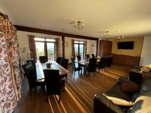 TV a/nebo společenská místnost v ubytování The White House Sohodol