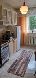 a kitchen with a refrigerator and a stove top oven at Retrohõnguline korter Põlvas in Põlva