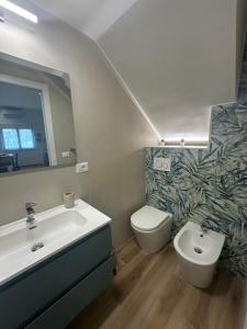 Et badeværelse på Taormina Miramare Home