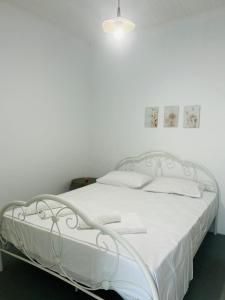 Giường trong phòng chung tại KALLIOPI amari +21 ảnh