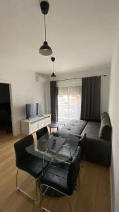 TV a/nebo společenská místnost v ubytování Apartman Centar Trebinje