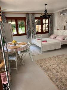 Ένα ή περισσότερα κρεβάτια σε δωμάτιο στο Romantico Wellness Casa Veronica +44 φωτογραφίες