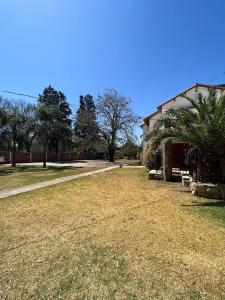 Zahrada ubytování Complejo de alojamiento kempes Córdoba