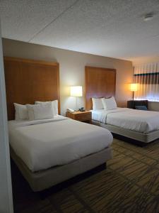 Postel nebo postele na pokoji v ubytování DoubleTree by Hilton Rochester