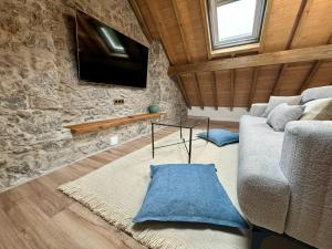 Μια τηλεόραση ή/και κέντρο ψυχαγωγίας στο Window to the Morrish Castle