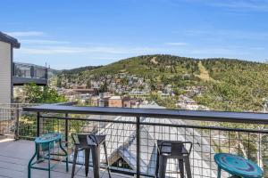 Φωτογραφία από το άλμπουμ του 2 Home Listing Near Slopes & Town σε Παρκ Σίτι